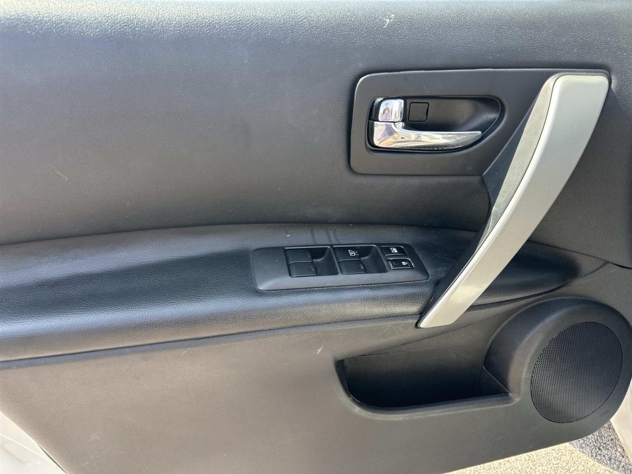 Nissan Rogue FWD 4dr SV 2012
