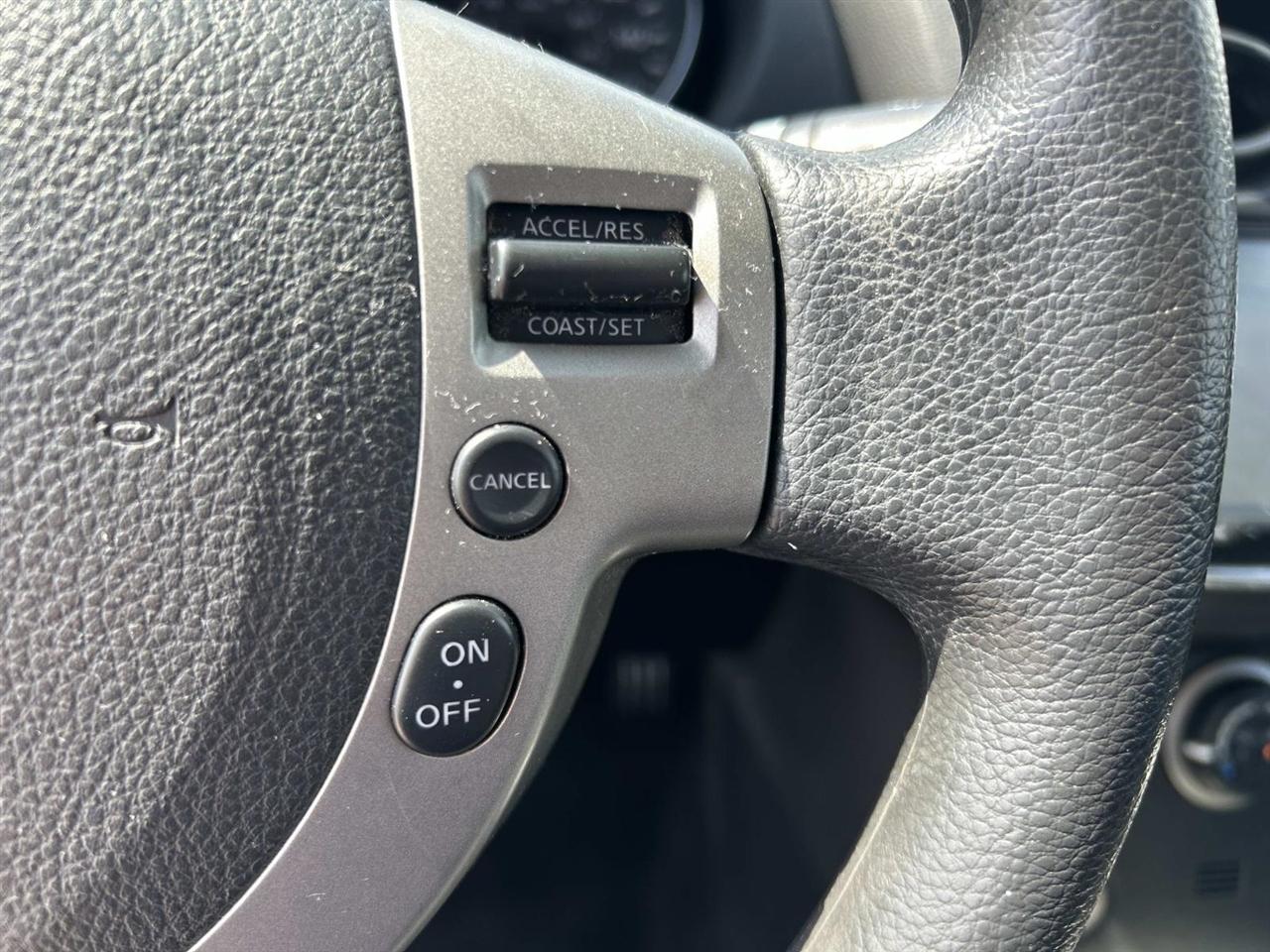 Nissan Rogue FWD 4dr SV 2012