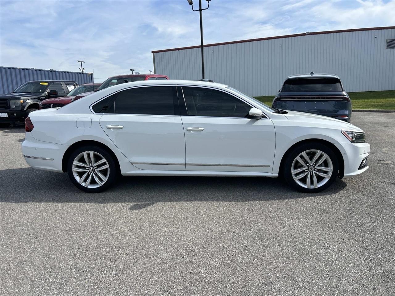 Volkswagen Passat 1.8T SEL Premium Auto 2017