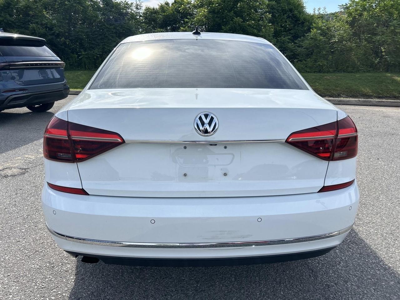 Volkswagen Passat 1.8T SEL Premium Auto 2017