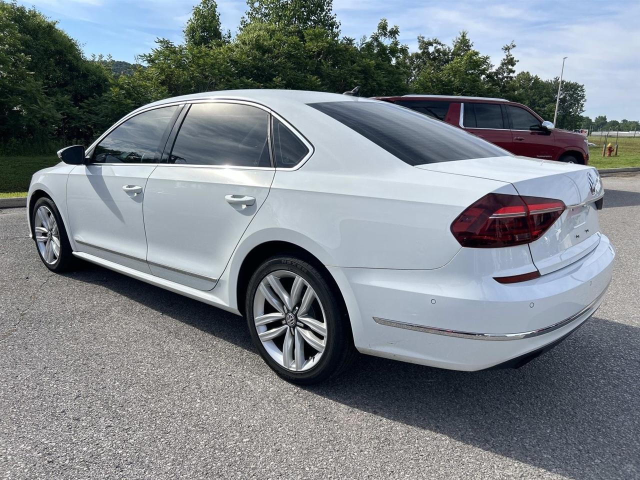 Volkswagen Passat 1.8T SEL Premium Auto 2017