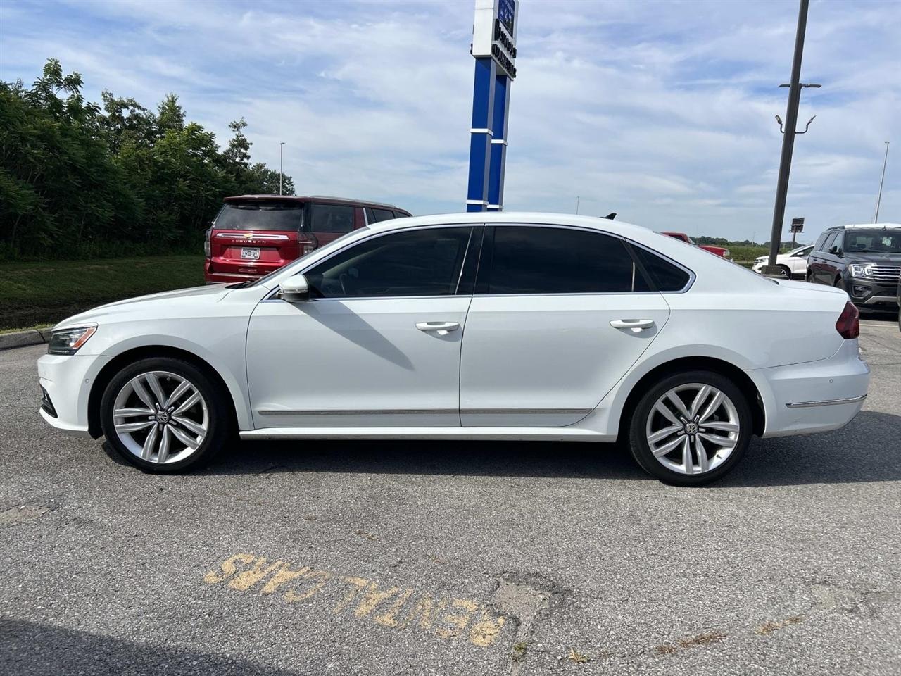 Volkswagen Passat 1.8T SEL Premium Auto 2017