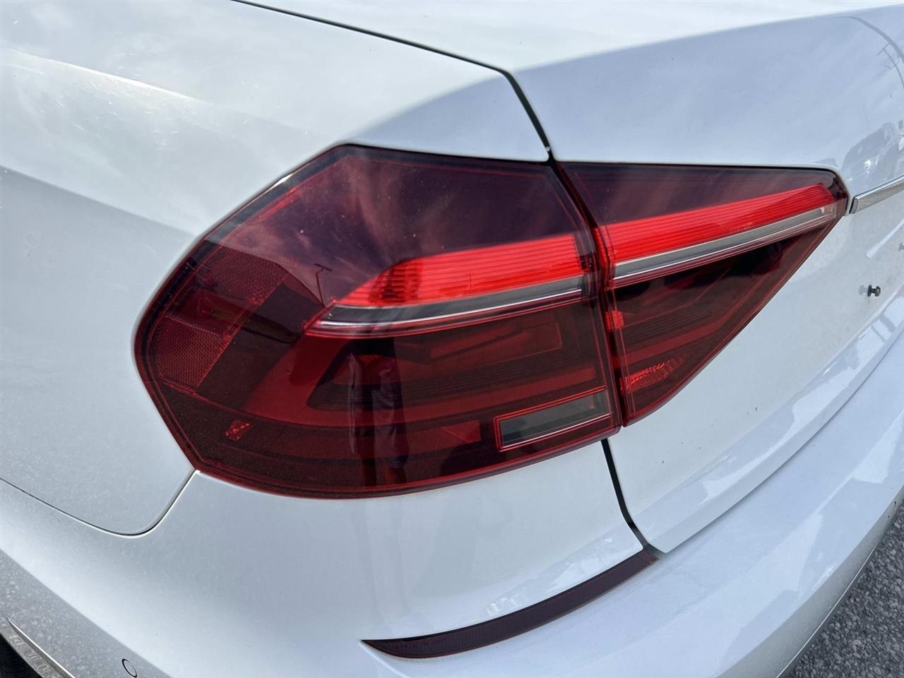 Volkswagen Passat 1.8T SEL Premium Auto 2017