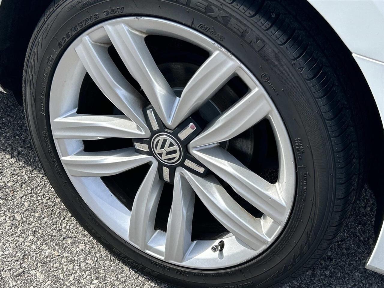 Volkswagen Passat 1.8T SEL Premium Auto 2017
