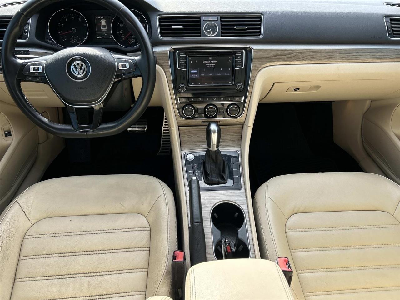 Volkswagen Passat 1.8T SEL Premium Auto 2017
