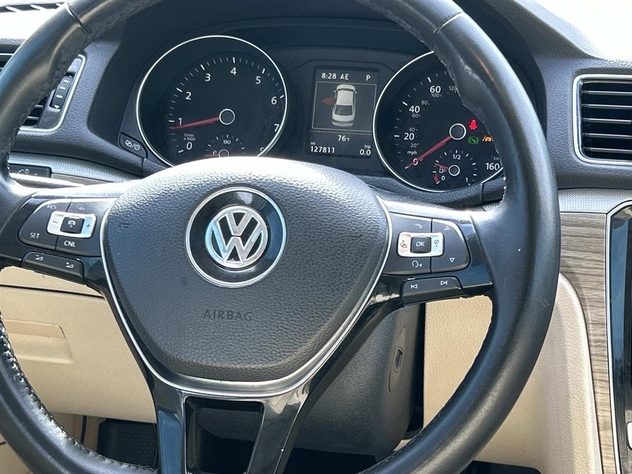 Volkswagen Passat 1.8T SEL Premium Auto 2017