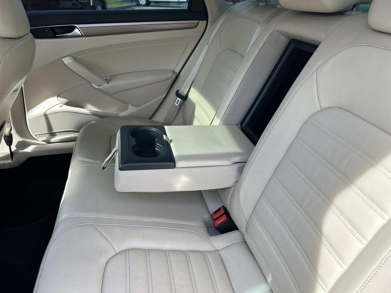 Volkswagen Passat 1.8T SEL Premium Auto 2017