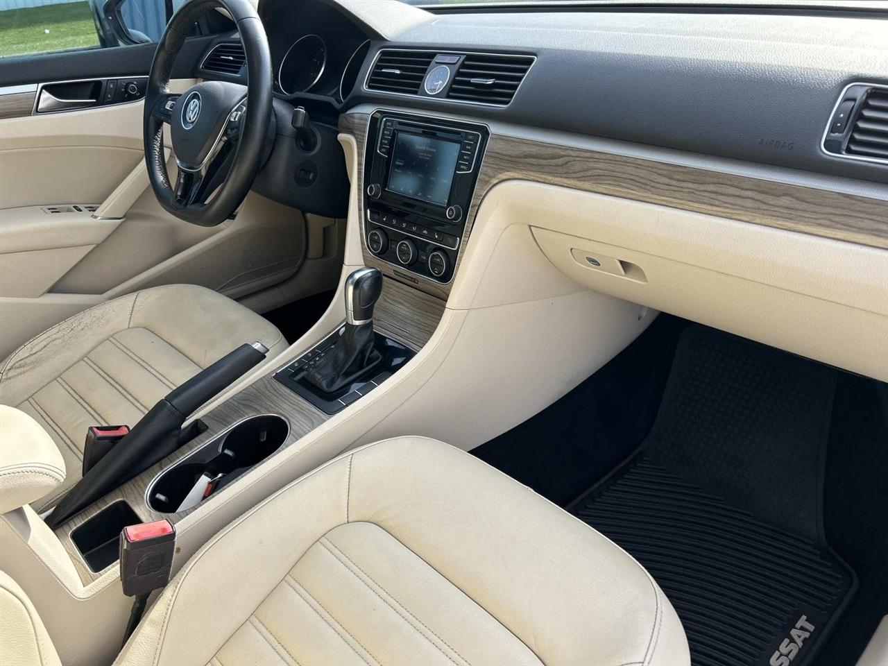 Volkswagen Passat 1.8T SEL Premium Auto 2017