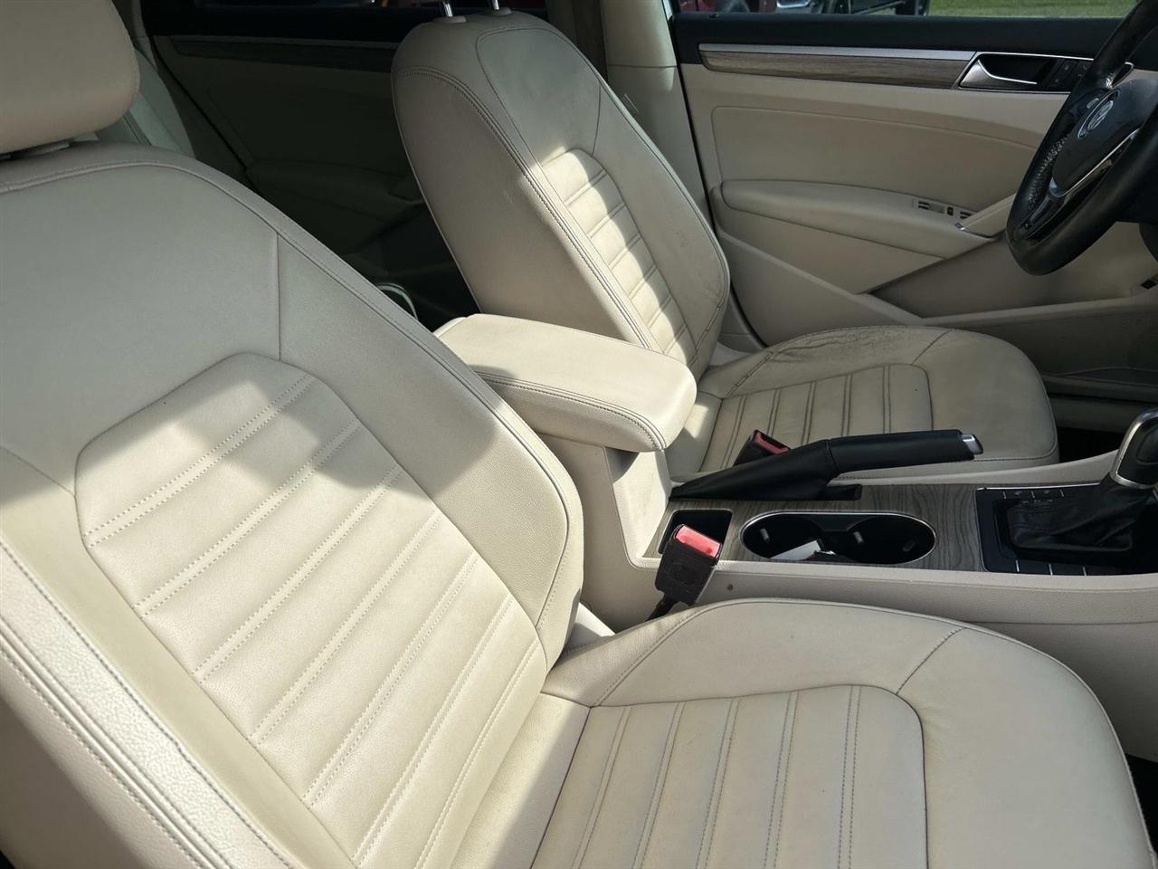 Volkswagen Passat 1.8T SEL Premium Auto 2017