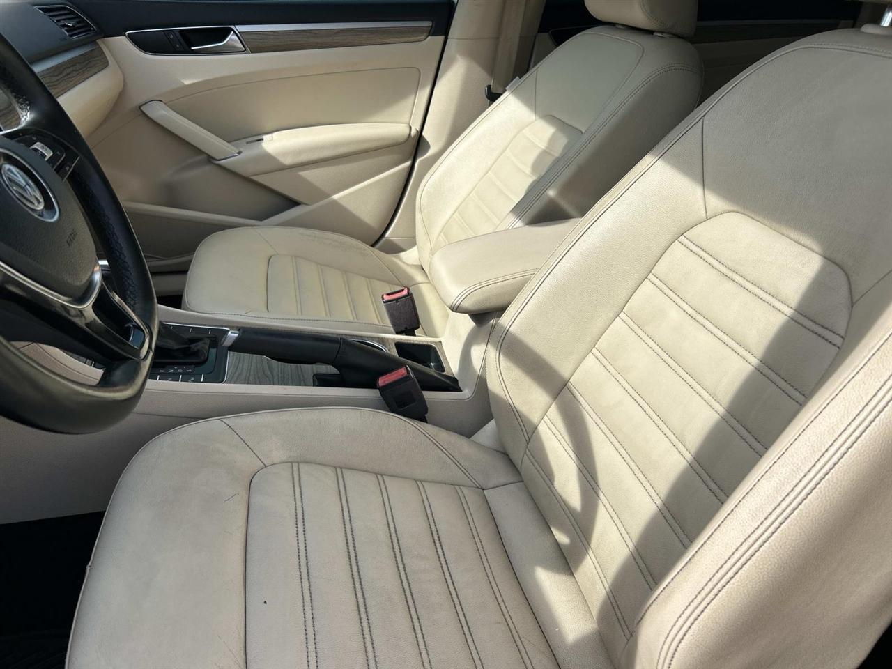 Volkswagen Passat 1.8T SEL Premium Auto 2017