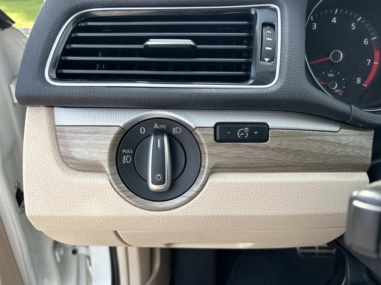 Volkswagen Passat 1.8T SEL Premium Auto 2017