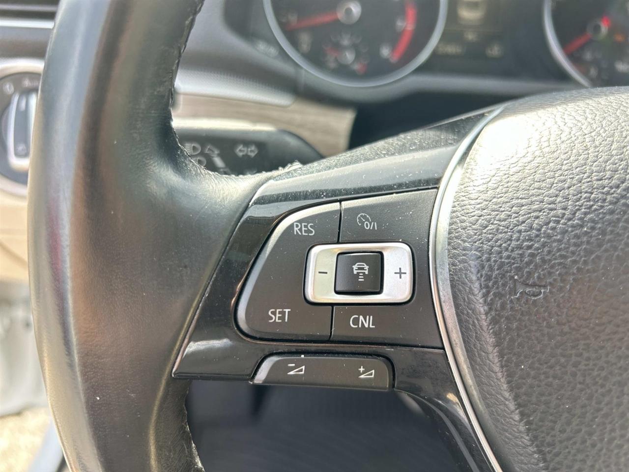 Volkswagen Passat 1.8T SEL Premium Auto 2017