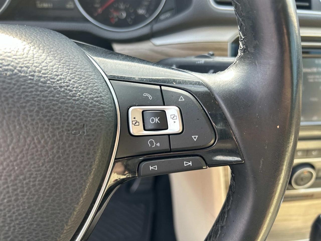 Volkswagen Passat 1.8T SEL Premium Auto 2017