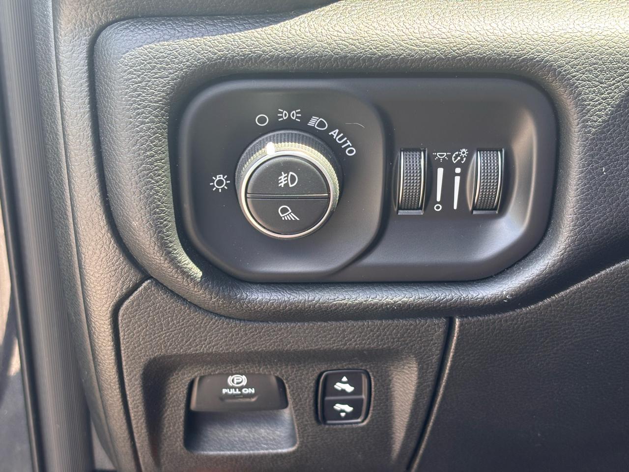 RAM 1500 Big Horn/Lone Star 4x4 Crew Cab 5'7" Box 2019