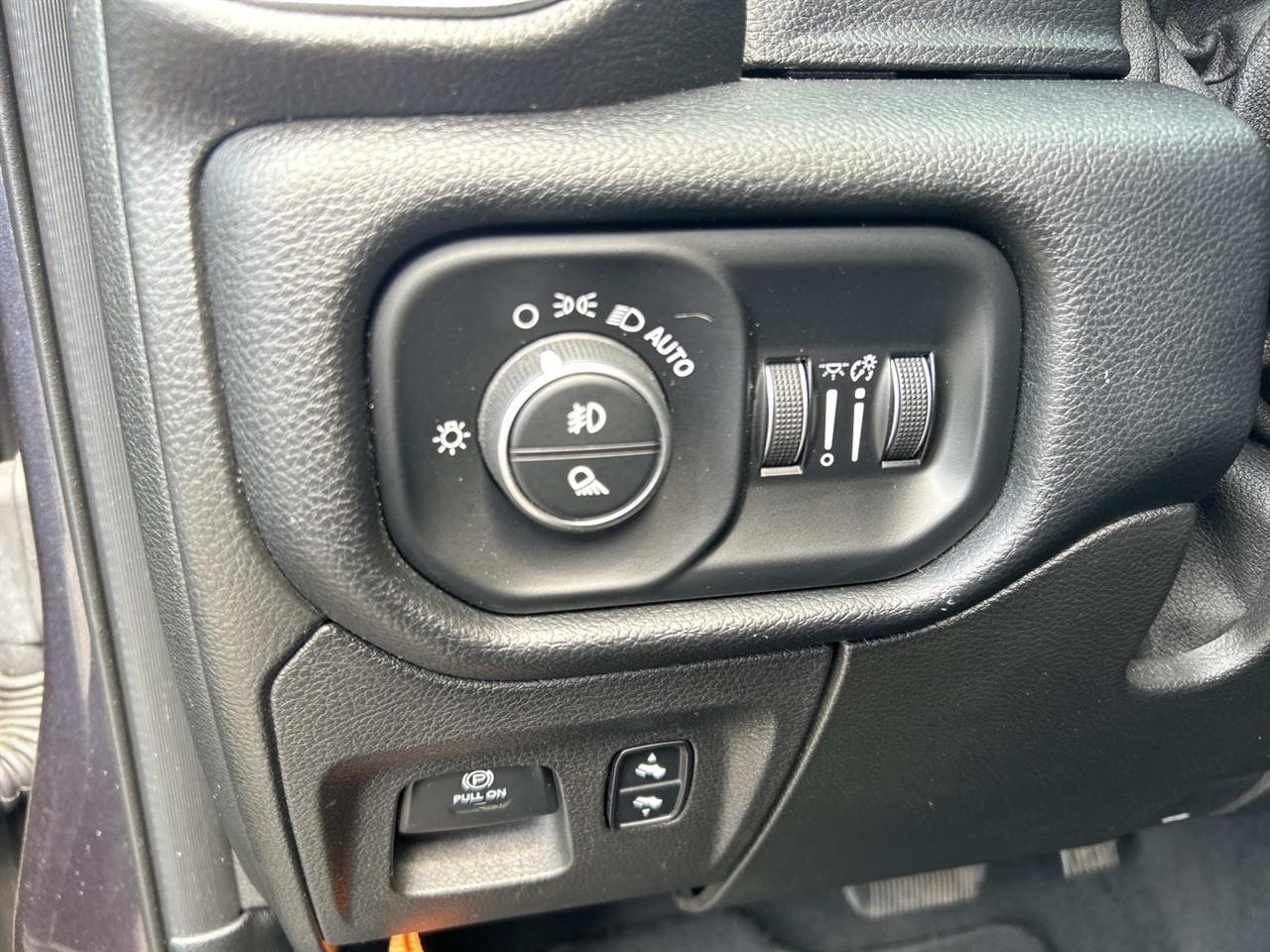 RAM 1500 Big Horn/Lone Star 4x4 Crew Cab 5'7" Box 2019
