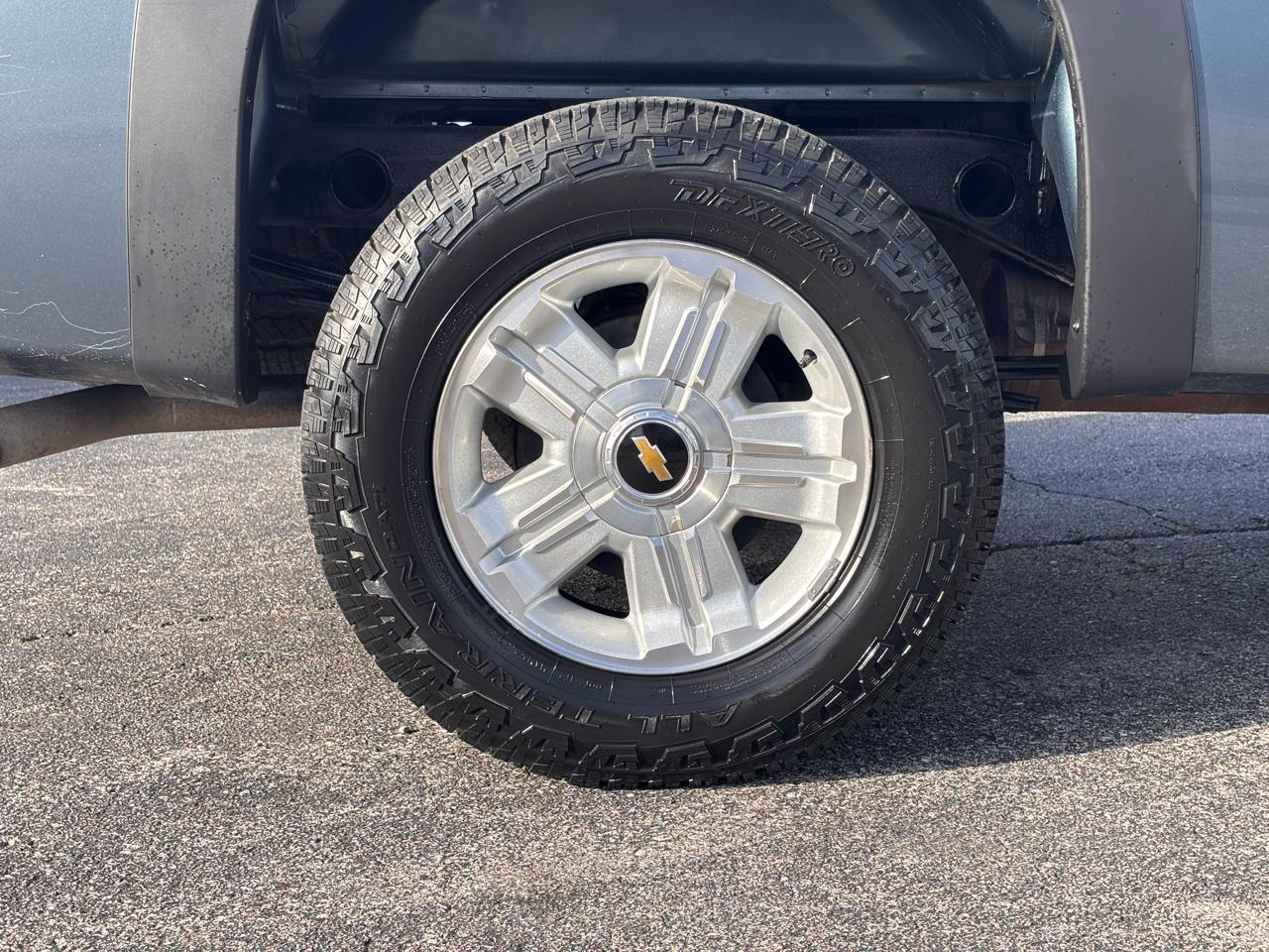 Chevrolet Silverado 1500 4WD Crew Cab 143.5" LT 2012