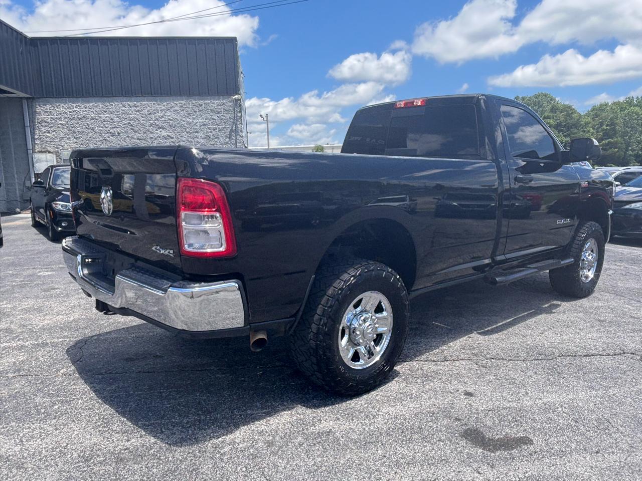 RAM 2500 Tradesman 4x4 Reg Cab 8' Box 2022