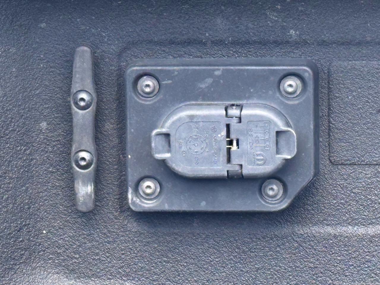 RAM 2500 Tradesman 4x4 Reg Cab 8' Box 2022