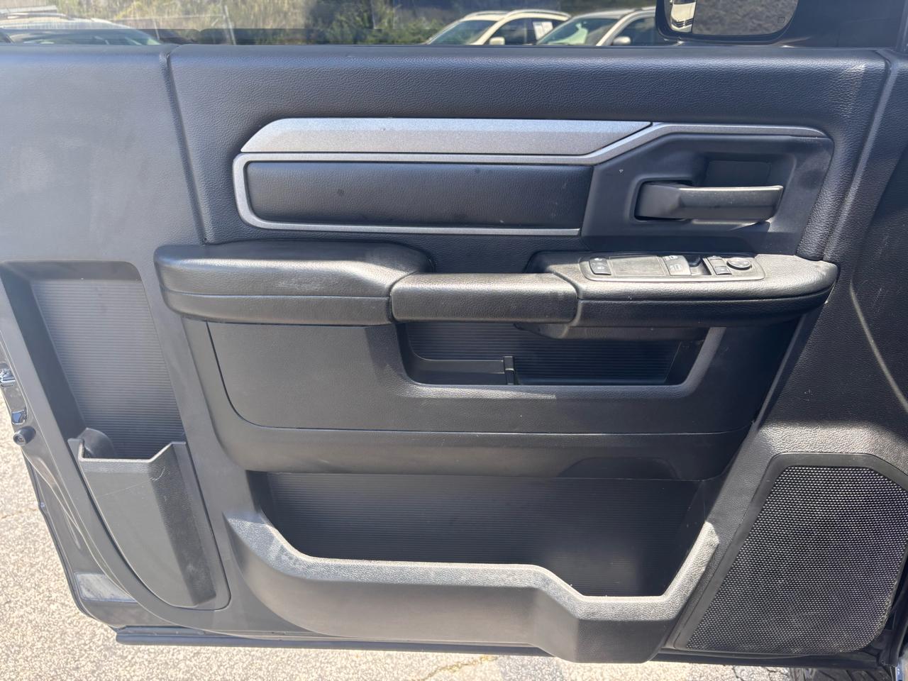 RAM 2500 Tradesman 4x4 Reg Cab 8' Box 2022
