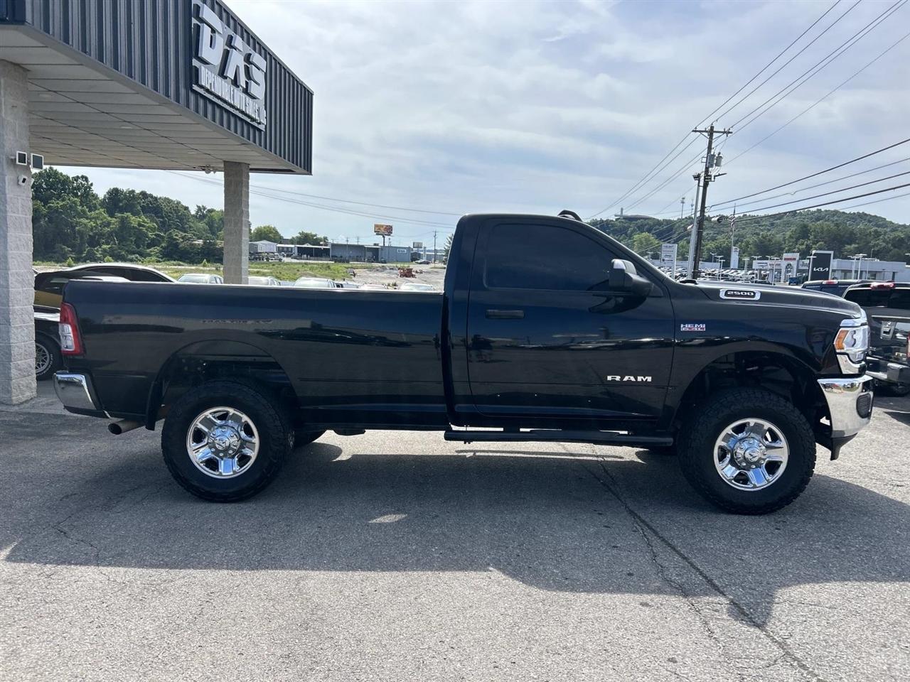 RAM 2500 Tradesman 4x4 Reg Cab 8' Box 2022