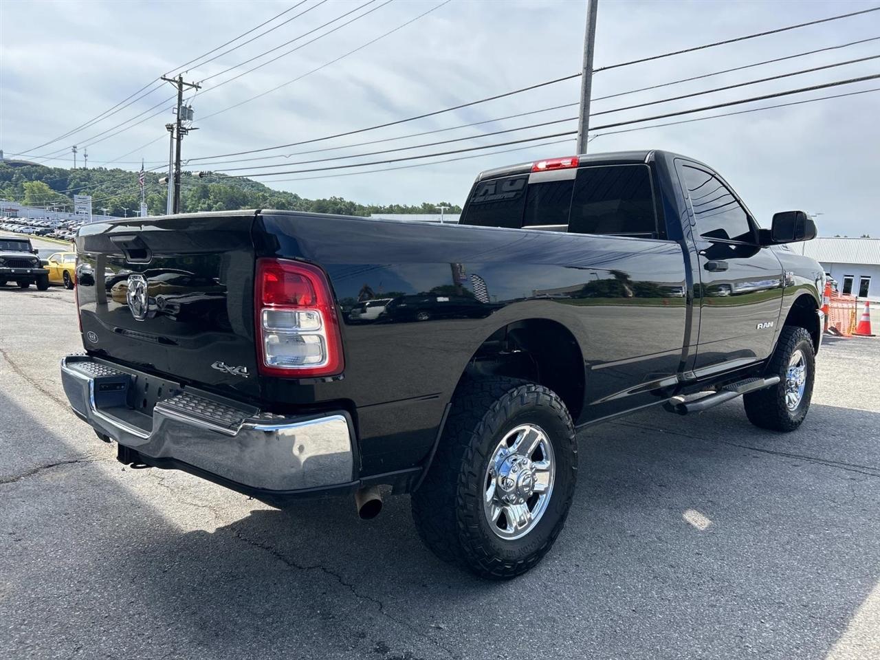 RAM 2500 Tradesman 4x4 Reg Cab 8' Box 2022