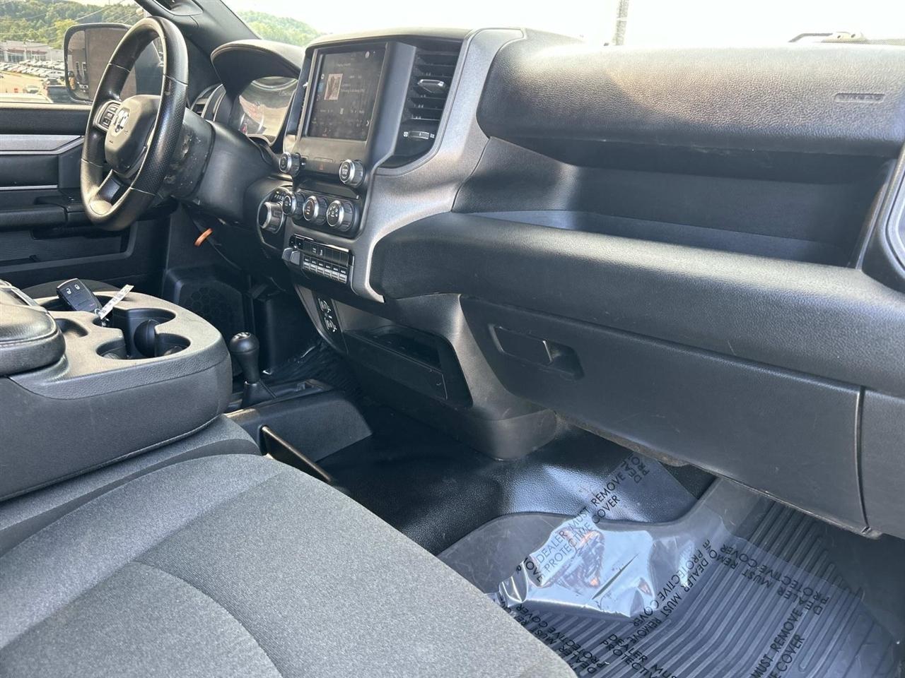 RAM 2500 Tradesman 4x4 Reg Cab 8' Box 2022