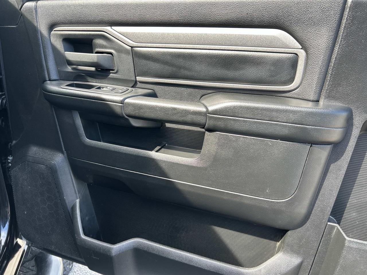 RAM 2500 Tradesman 4x4 Reg Cab 8' Box 2022