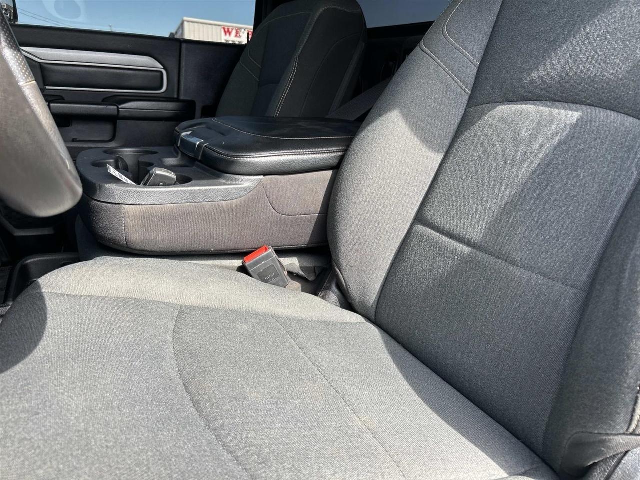 RAM 2500 Tradesman 4x4 Reg Cab 8' Box 2022