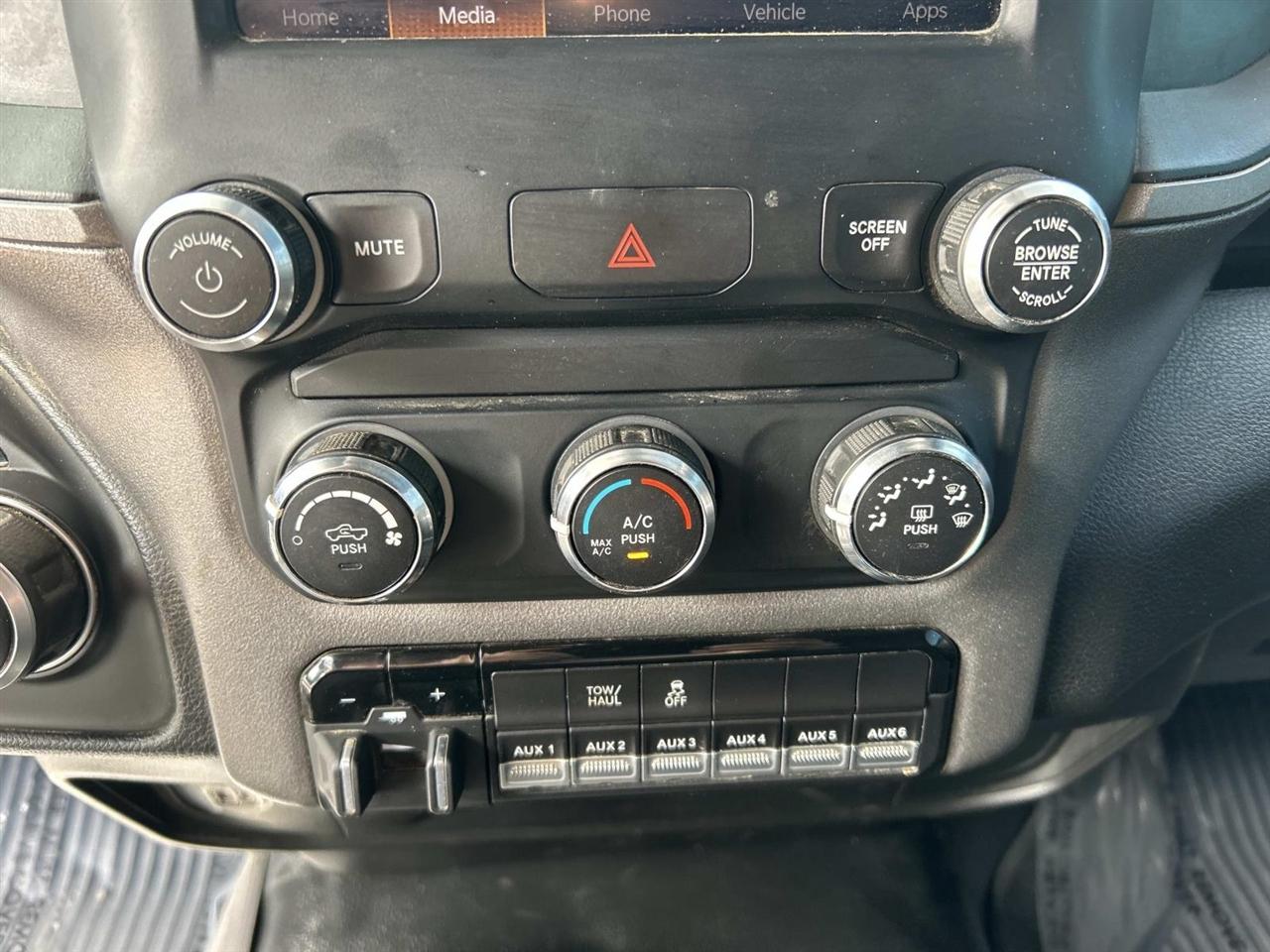 RAM 2500 Tradesman 4x4 Reg Cab 8' Box 2022