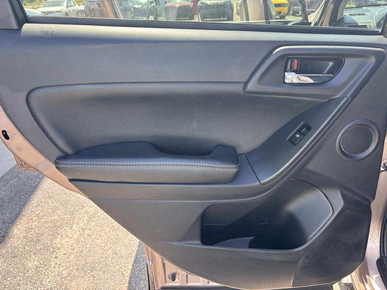 Subaru Forester 4dr CVT 2.5i Limited PZEV 2015