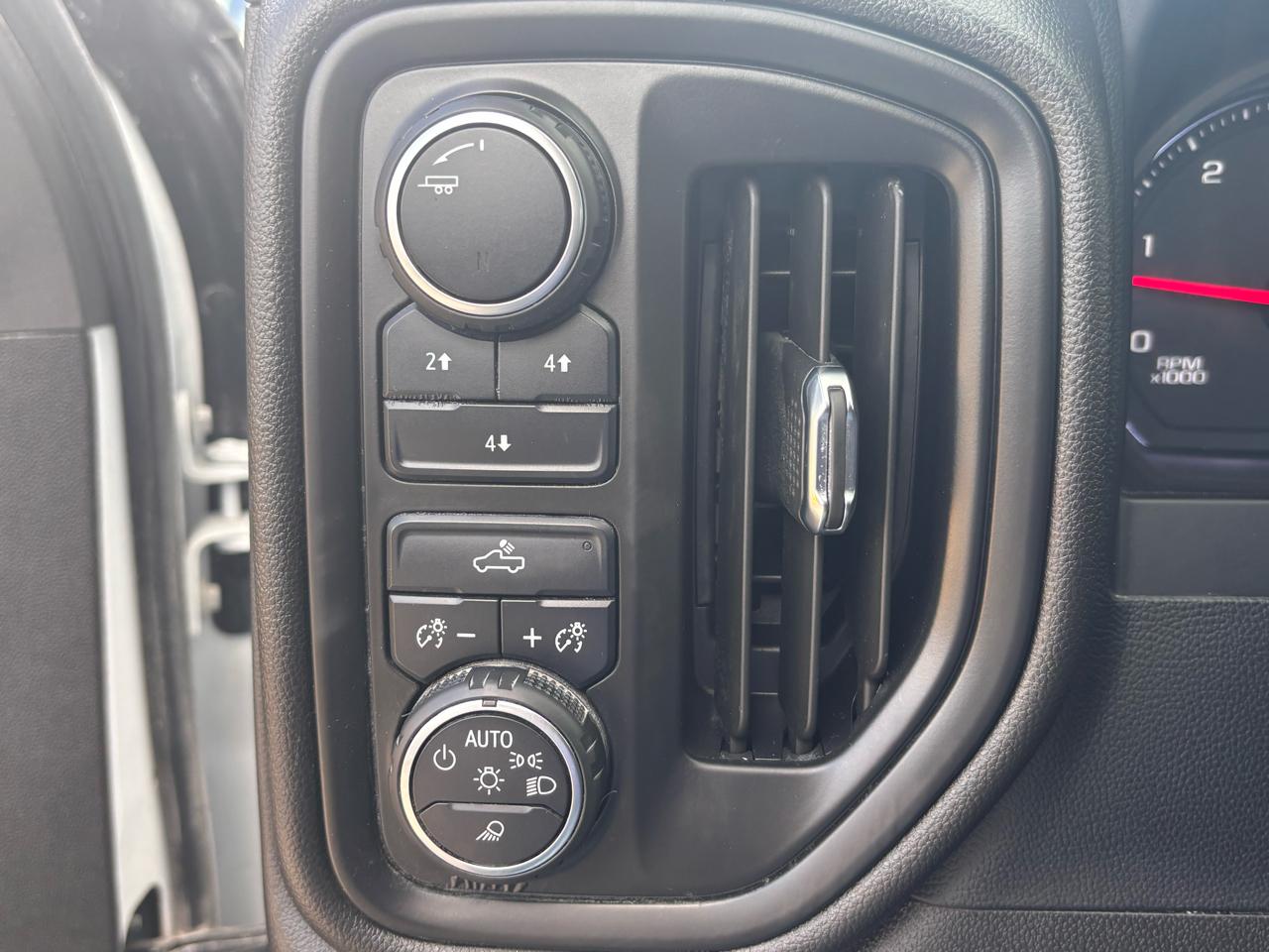 Chevrolet Silverado 2500HD 4WD Crew Cab 159" Custom 2023