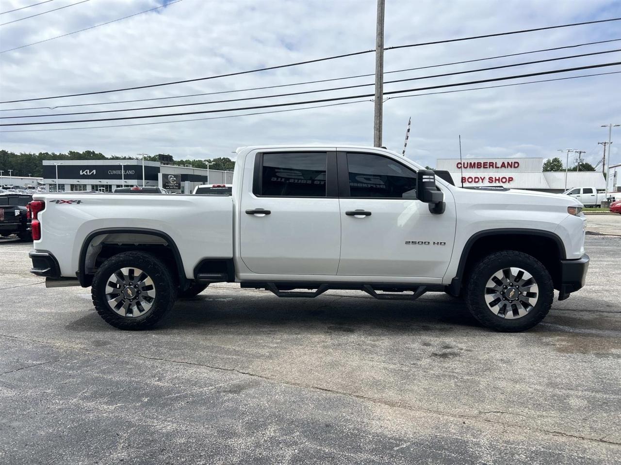 Chevrolet Silverado HD photo 3