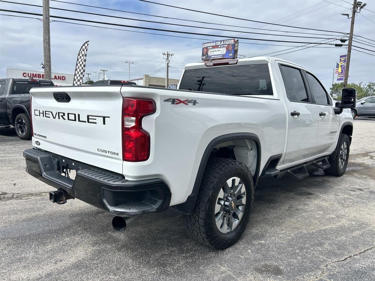 Chevrolet Silverado HD photo 4