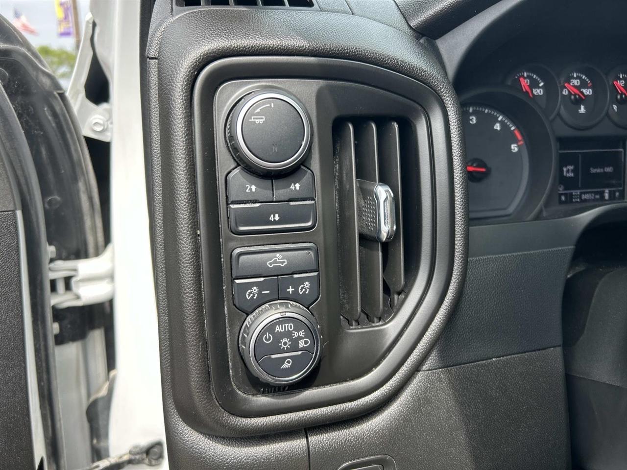 Chevrolet Silverado HD photo 22