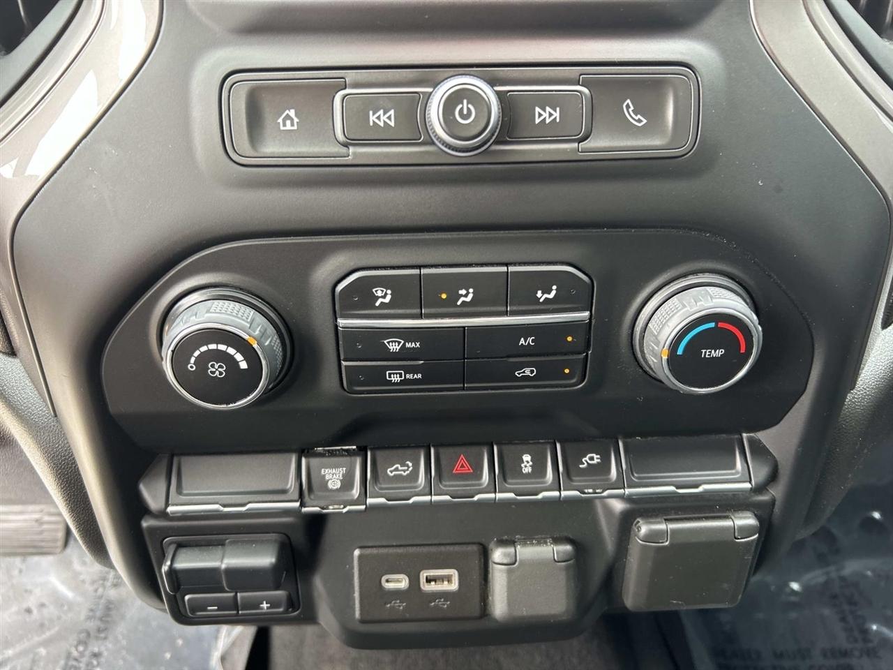 Chevrolet Silverado HD photo 24
