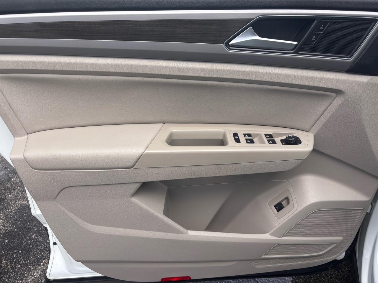 Volkswagen Atlas 3.6L V6 SE w/Technology FWD 2019