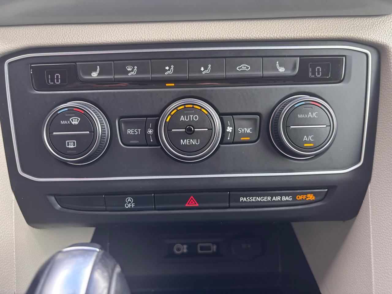 Volkswagen Atlas 3.6L V6 SE w/Technology FWD 2019