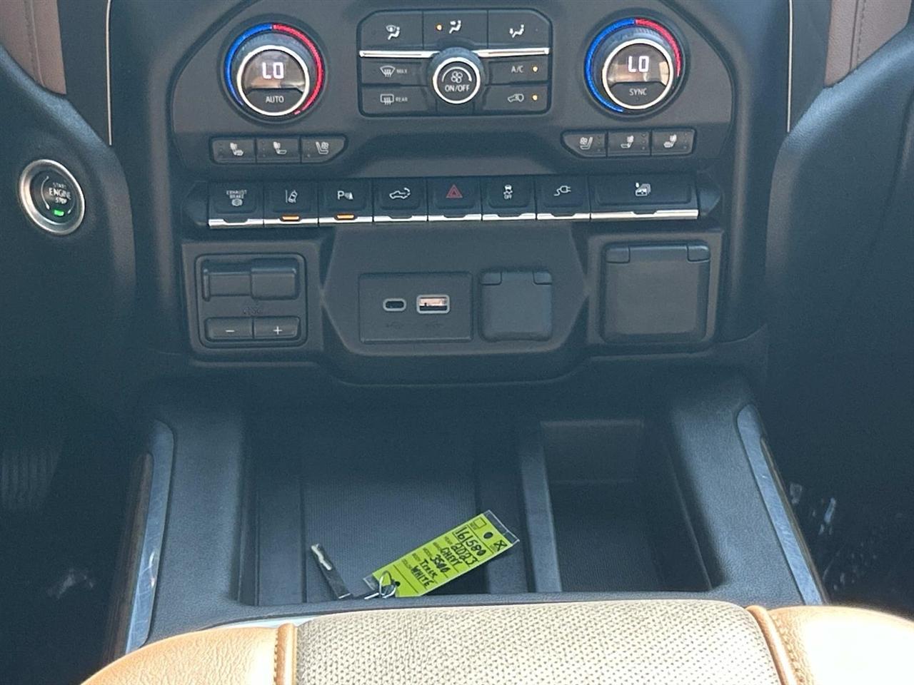 Chevrolet Silverado 3500HD 4WD Crew Cab 159" High Country 2023