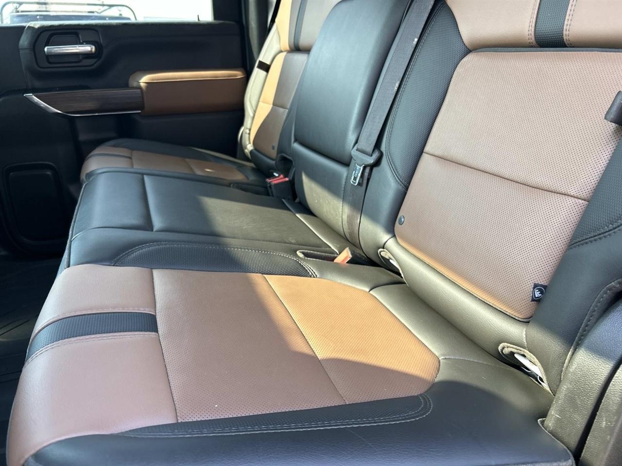 Chevrolet Silverado 3500HD 4WD Crew Cab 159" High Country 2023