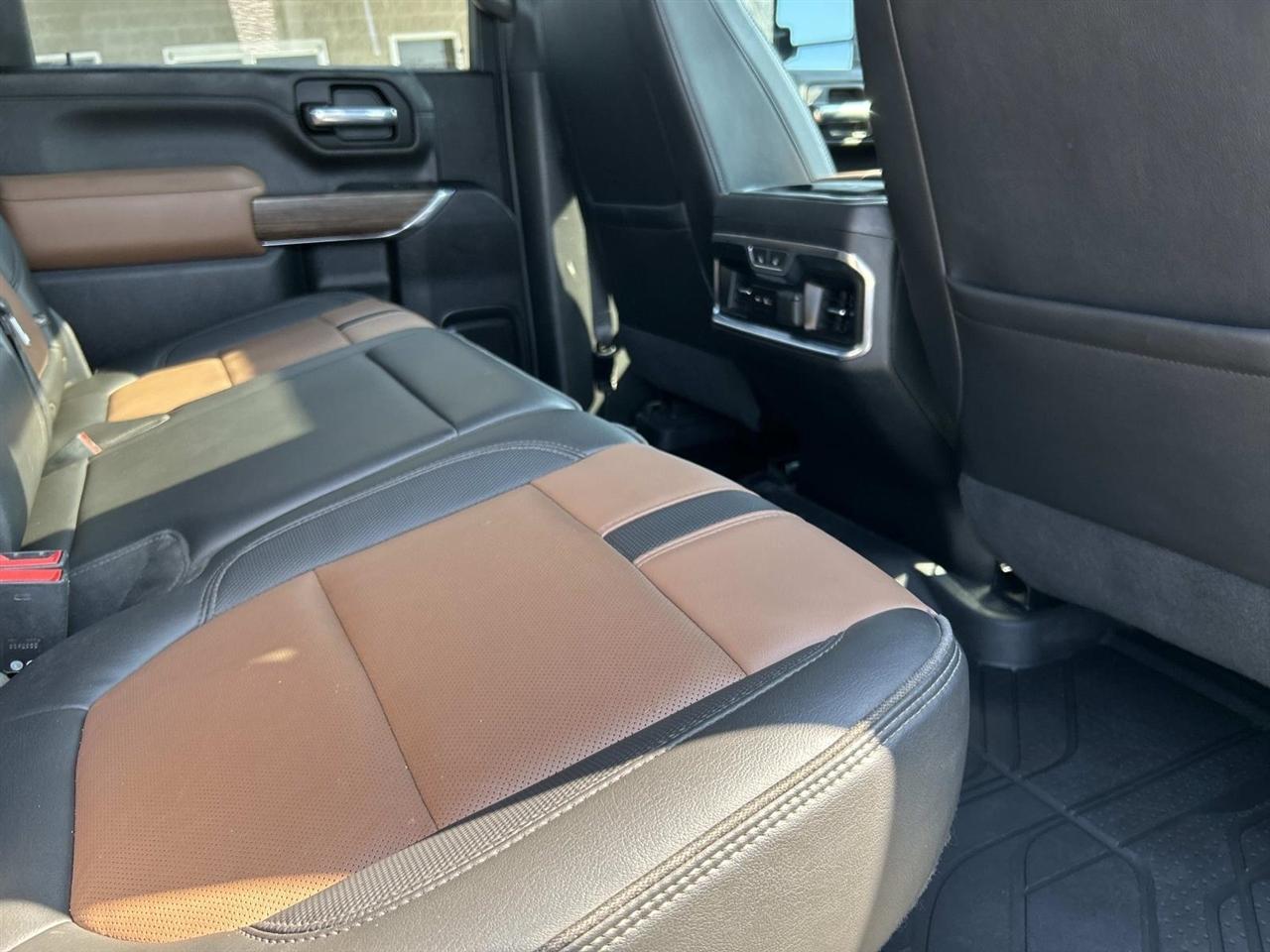 Chevrolet Silverado 3500HD 4WD Crew Cab 159" High Country 2023