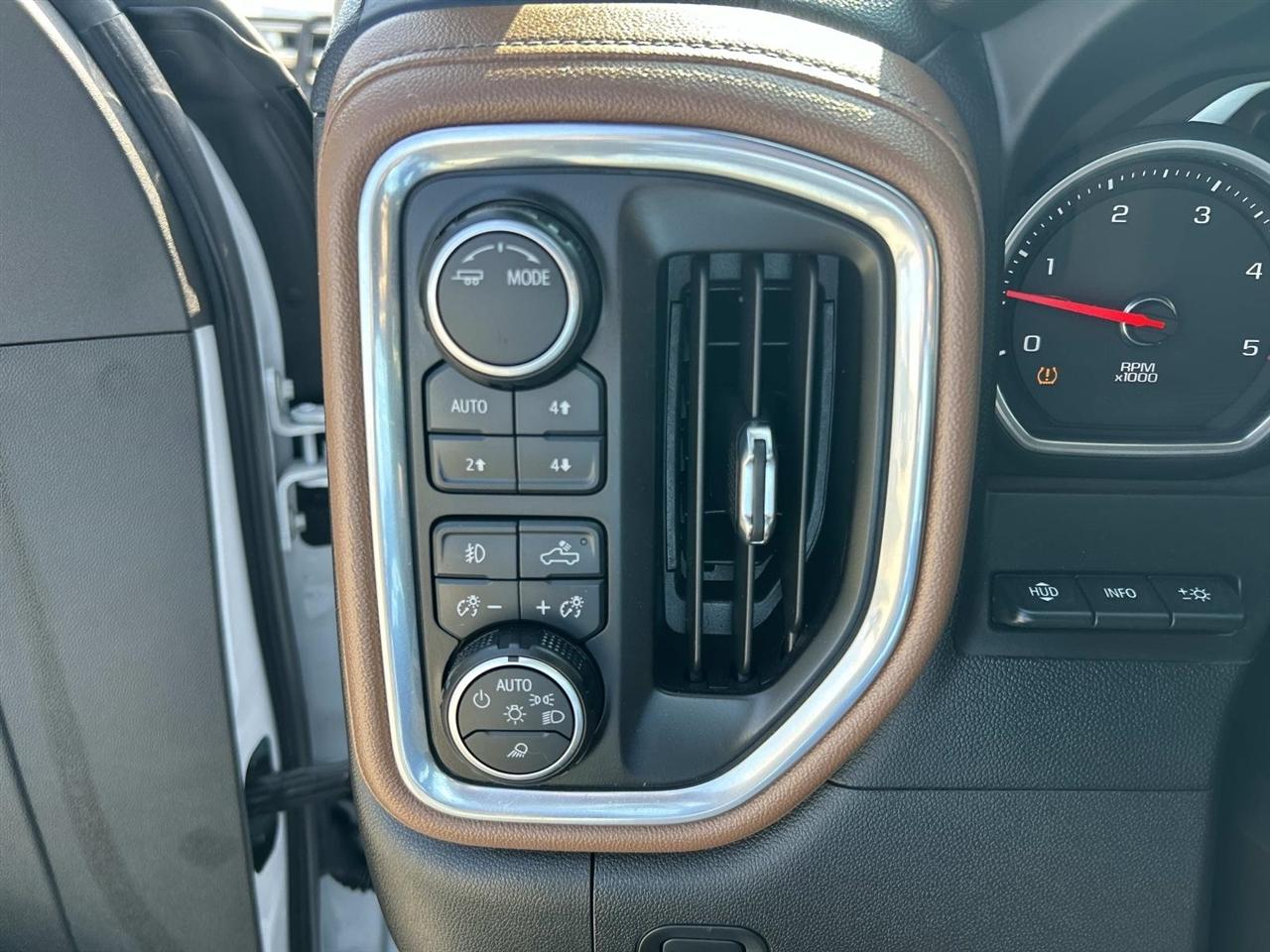 Chevrolet Silverado 3500HD 4WD Crew Cab 159" High Country 2023
