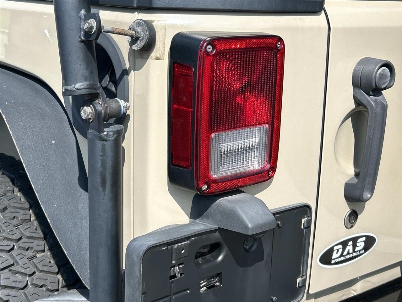 2017 Jeep Wrangler Willys Wheeler - Photo 11