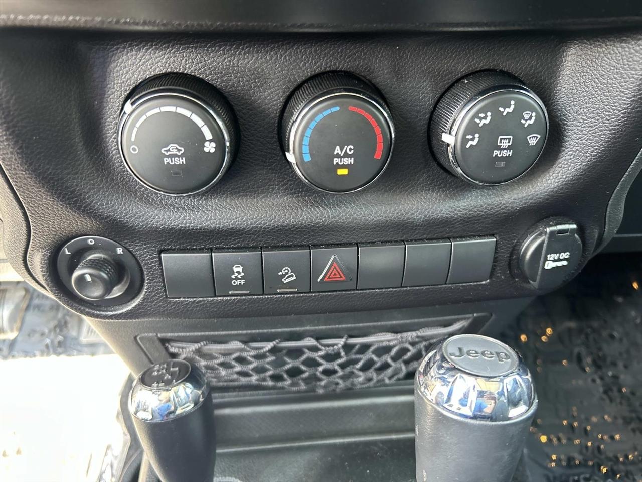 2017 Jeep Wrangler Willys Wheeler - Photo 23