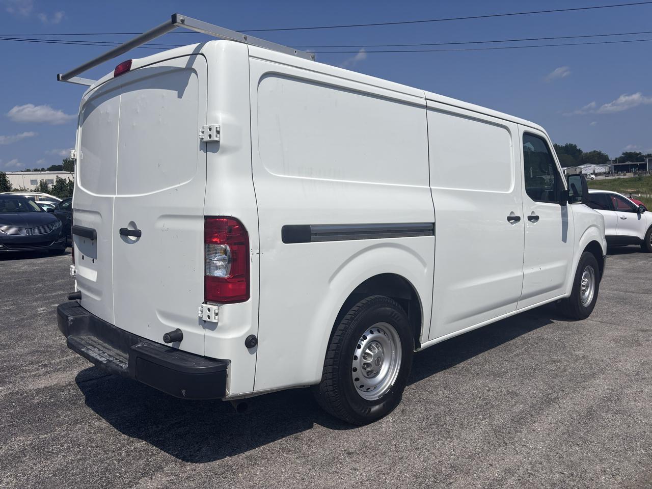 Nissan NV Cargo NV2500 HD Standard Roof V6 S 2018