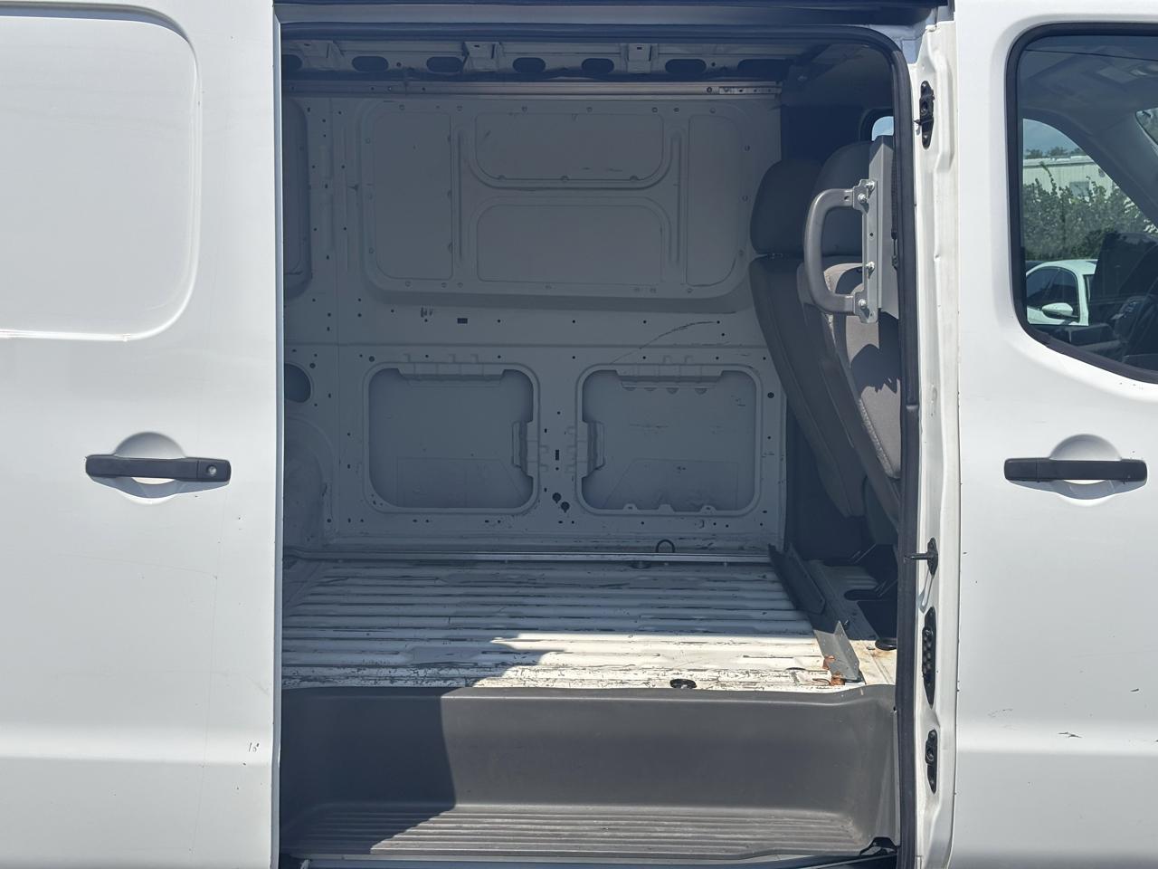 Nissan NV Cargo NV2500 HD Standard Roof V6 S 2018