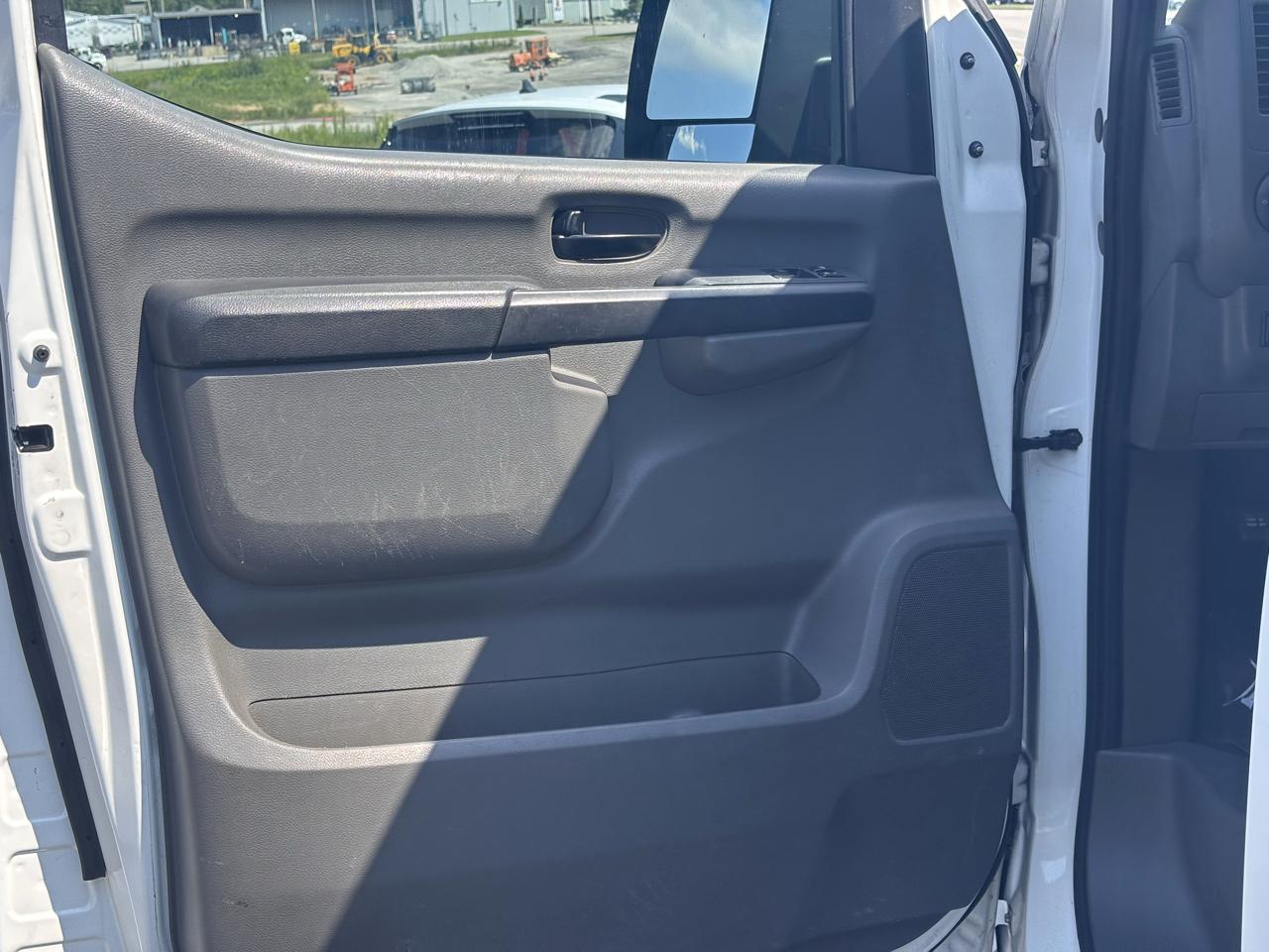 Nissan NV Cargo NV2500 HD Standard Roof V6 S 2018