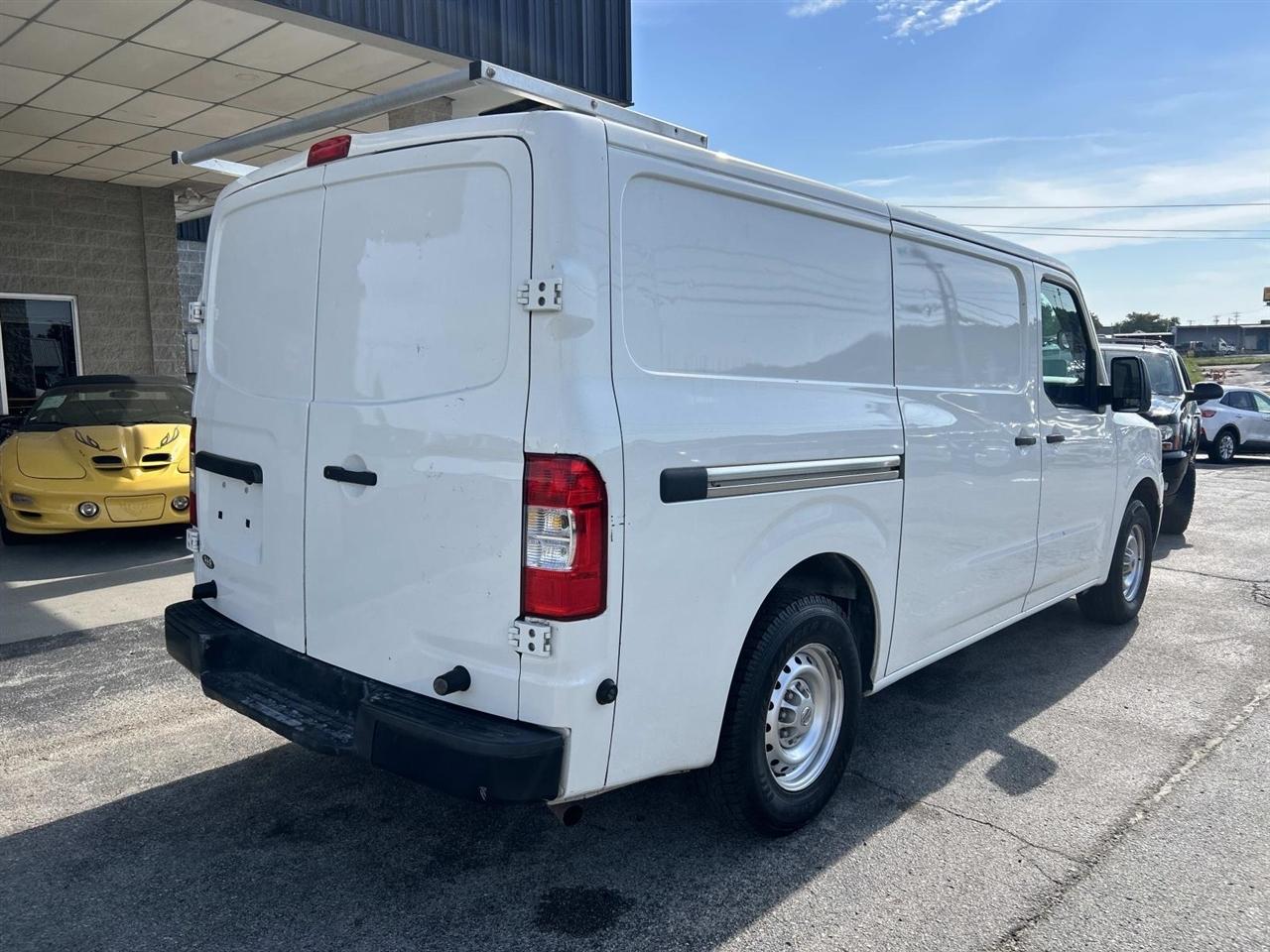 Nissan NV Cargo NV2500 HD Standard Roof V6 S 2018