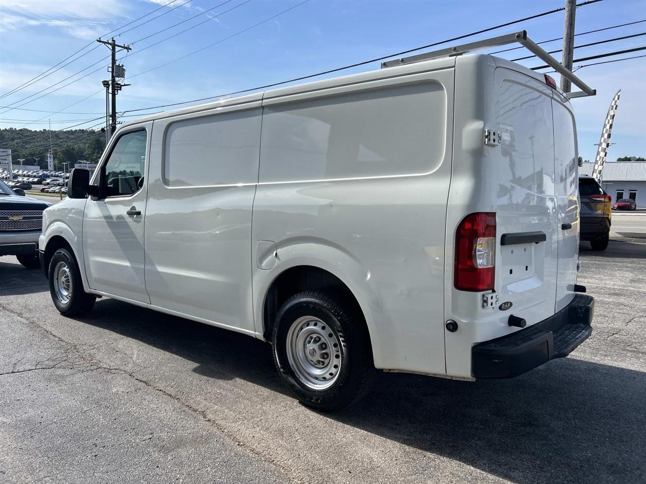 Nissan NV Cargo NV2500 HD Standard Roof V6 S 2018