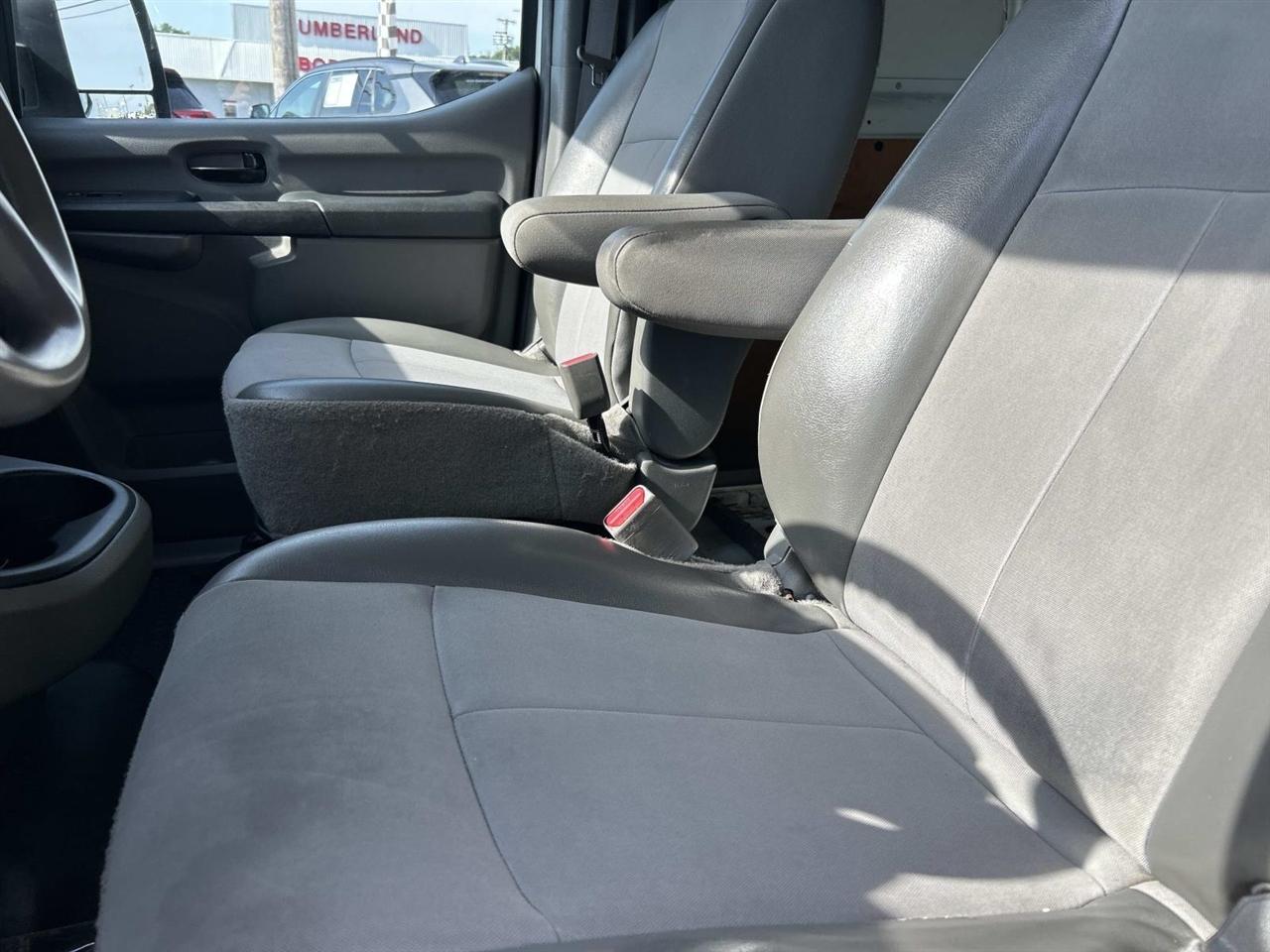 Nissan NV Cargo NV2500 HD Standard Roof V6 S 2018