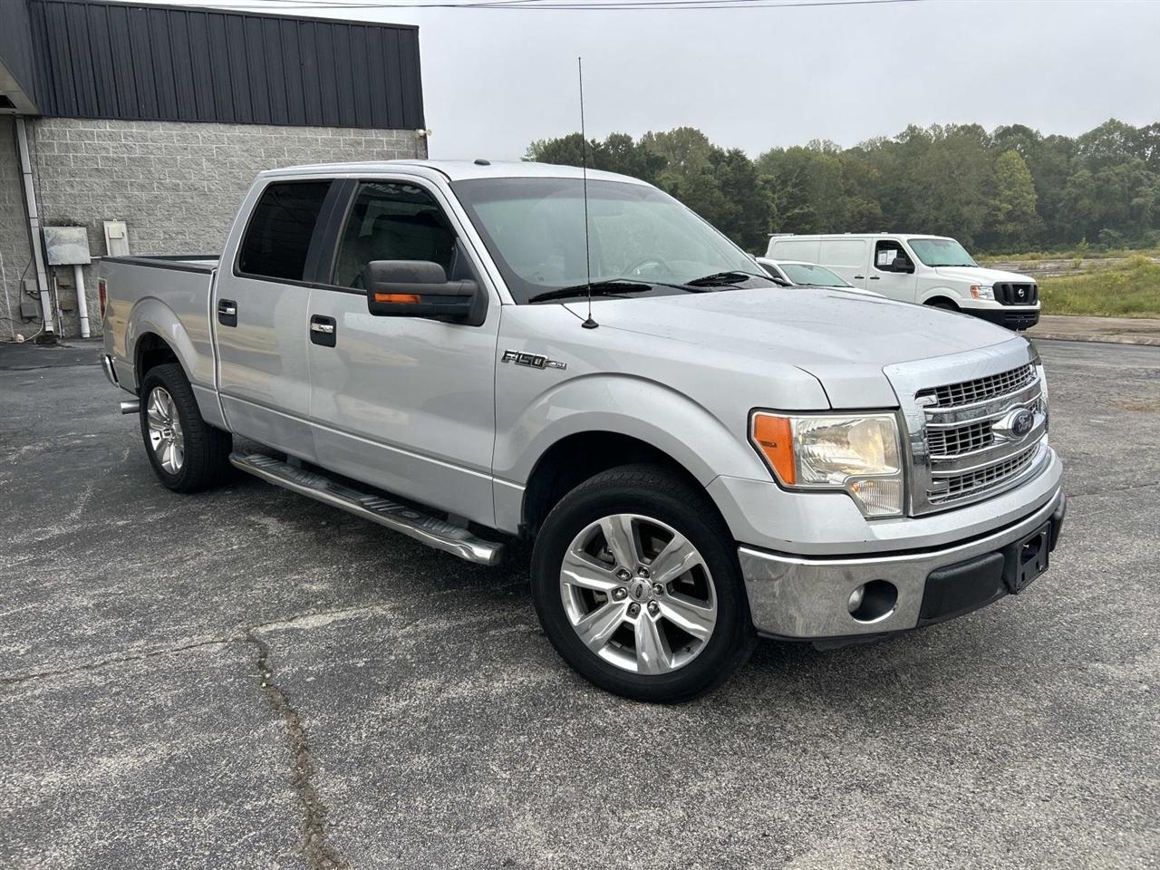 Ford F-150 photo 2